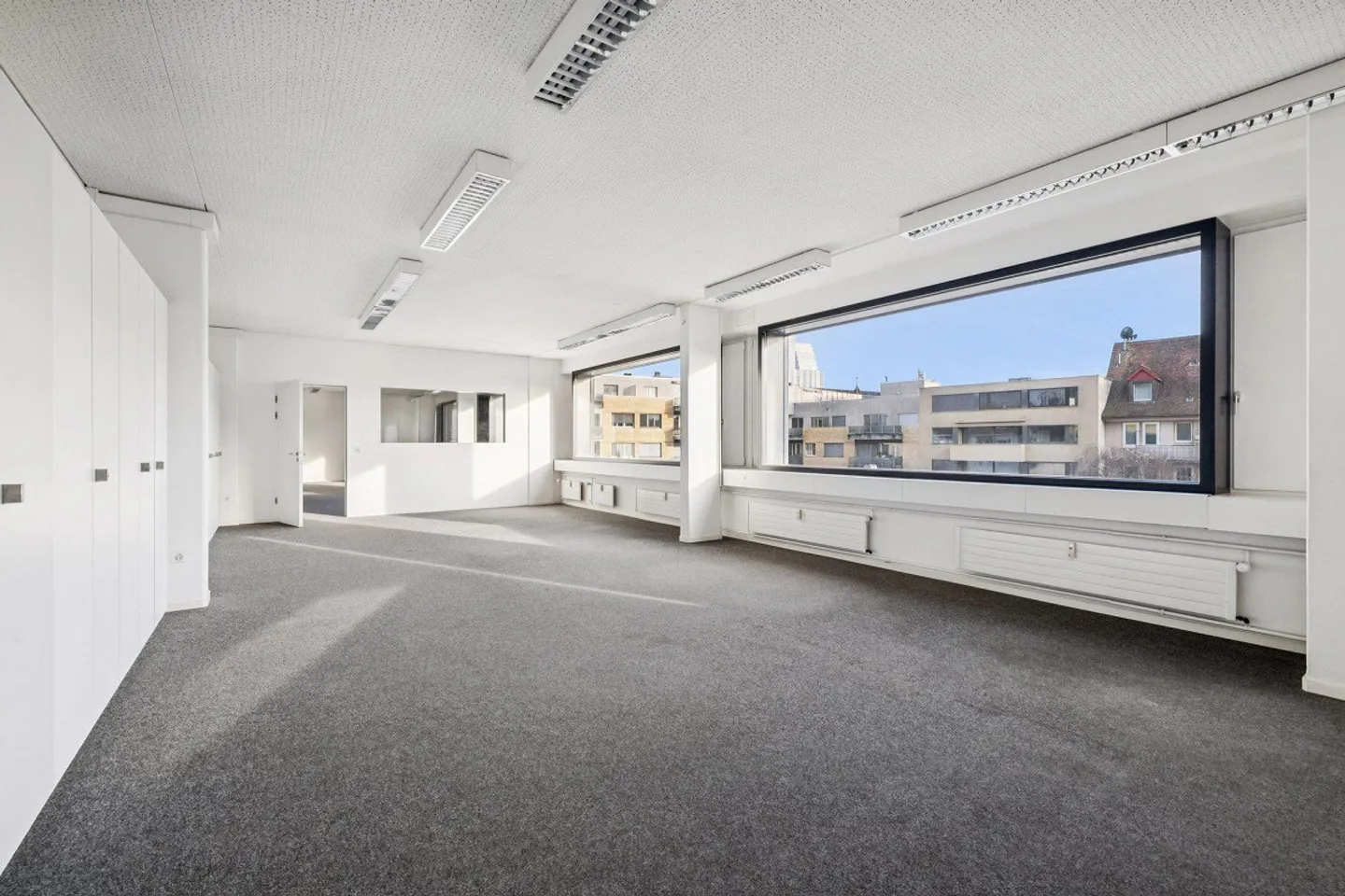MODERN OFFICE SPACES IN A PRIME LOCATION NEAR CLARAPLATZ - Photo 4 of 10