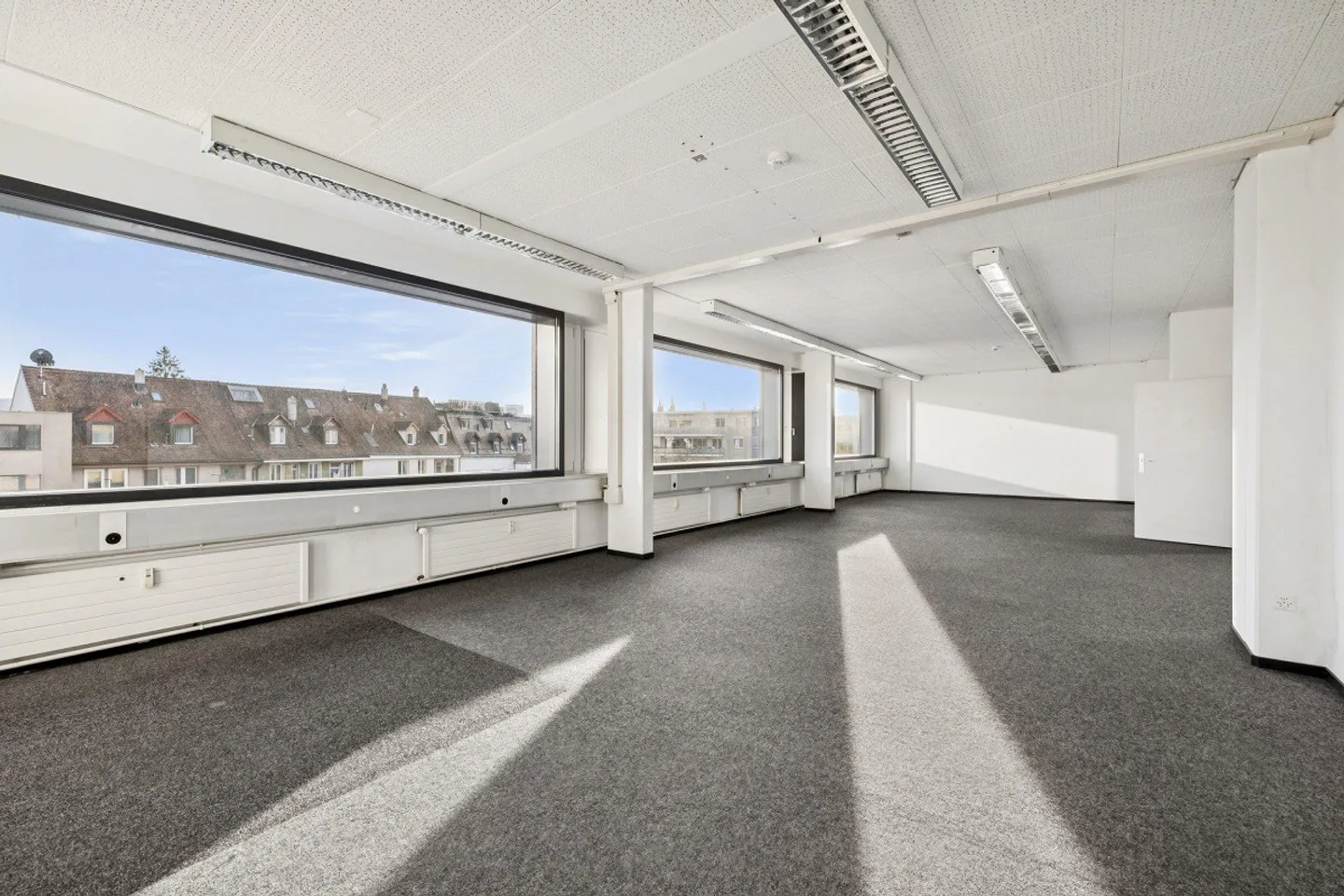 MODERN OFFICE SPACES IN A PRIME LOCATION NEAR CLARAPLATZ - Photo 2 of 10