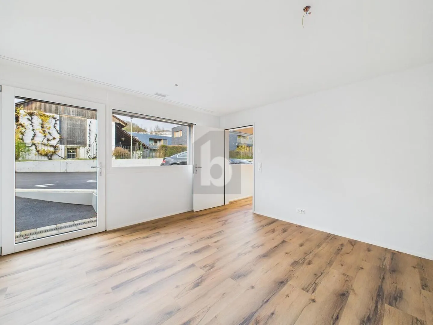 NEW BUILD, BRIGHT AND MODERN IN THE VILLAGE CENTER - Photo 4 of 6