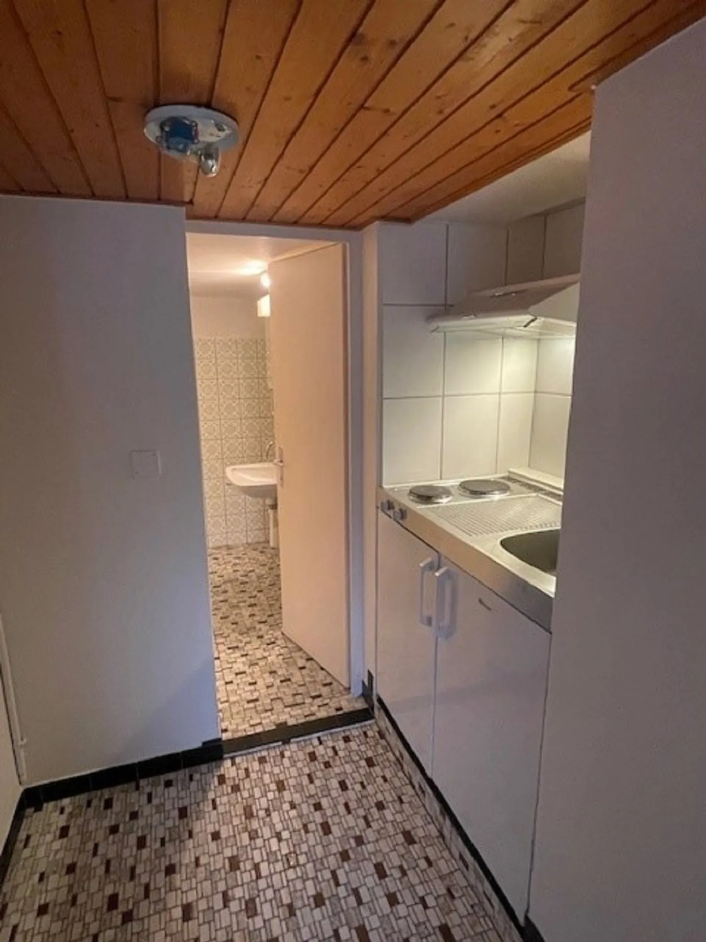 Charming 2-Room Apartment - Photo 1 of 4
