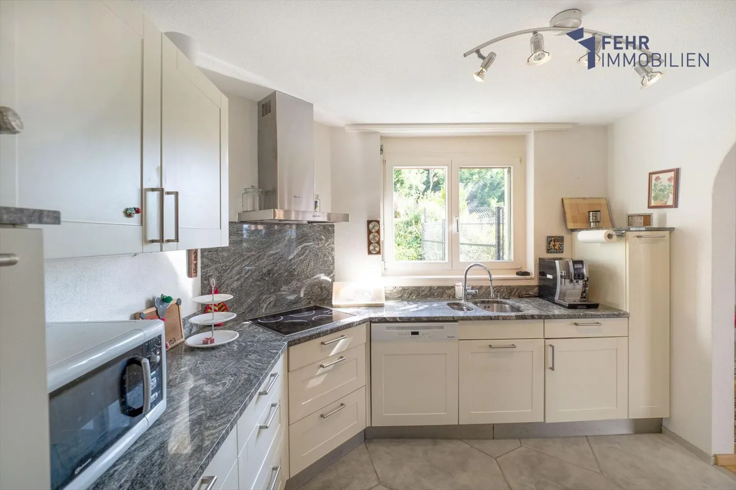 Fehr Immobiliare - Ampio appartamento di 5½ stanze in posizione soleggiata - Foto 5 di 13