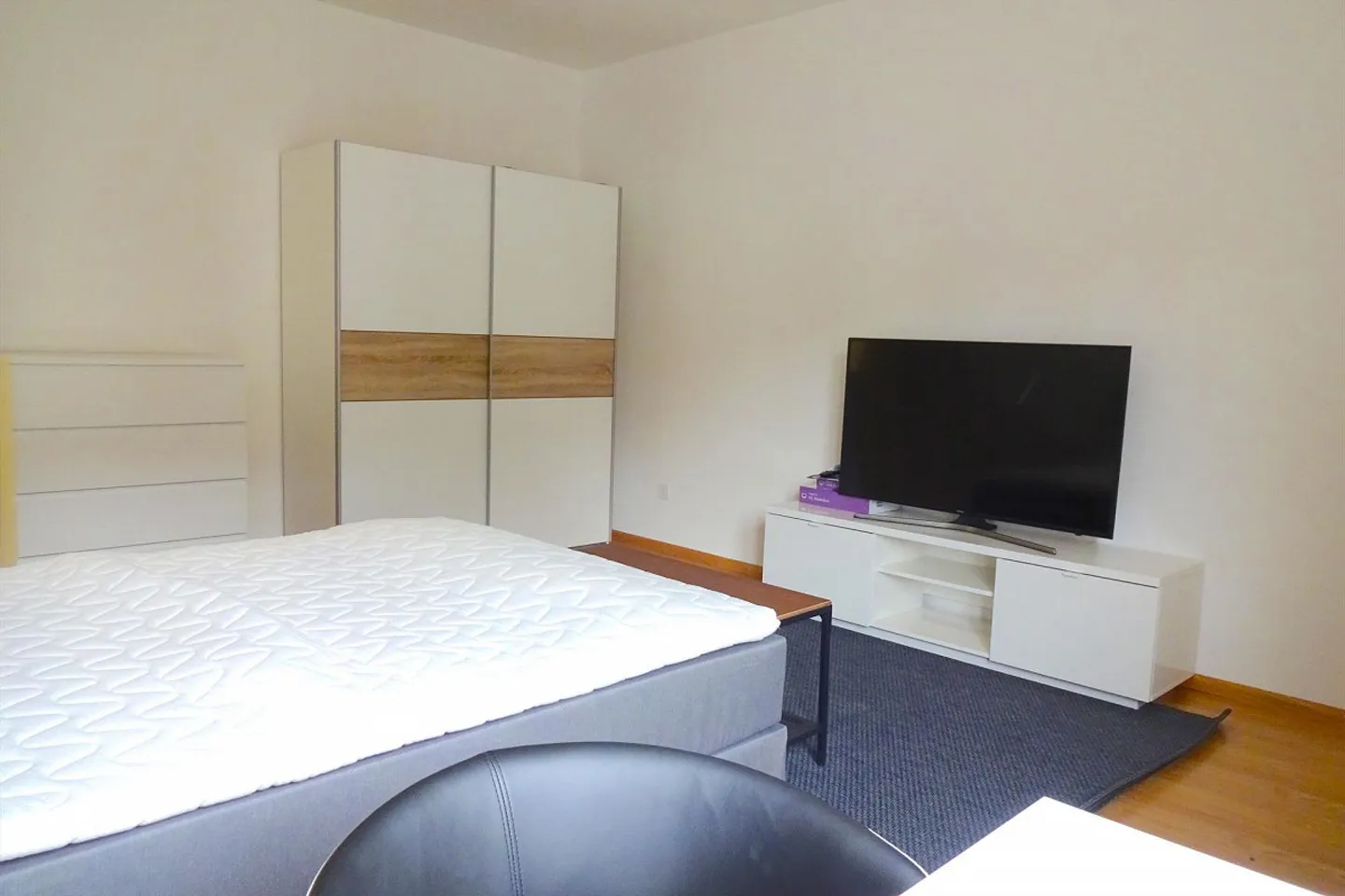 Furnished shared room including everything directly at Badischer Bahnhof - Photo 1 of 6