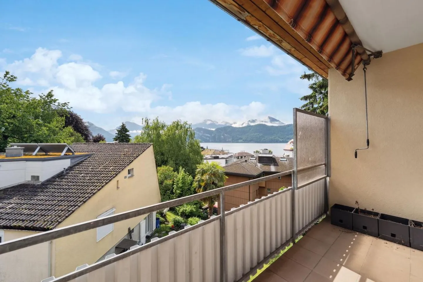 3.5-room apartment in Weggis – modernized, near the lake, 2 balconies - ready for immediate occupancy. - Photo 1 of 5