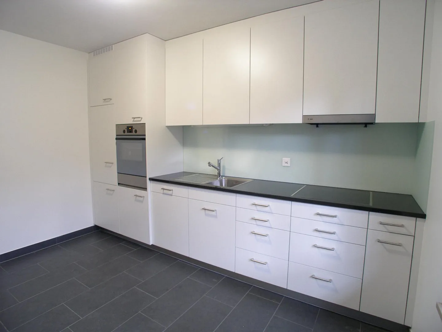 Helle 3-Zimmerwohnung mit Balkon in ruhigem Quartier in Allschwil - Foto 2 von 11