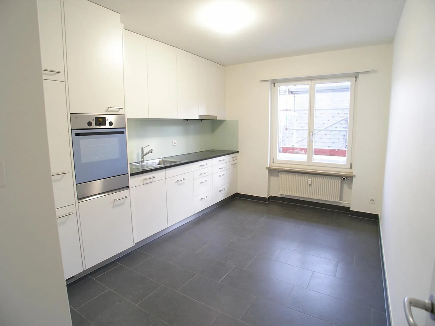 Helle 3-Zimmerwohnung mit Balkon in ruhigem Quartier in Allschwil - Foto 3 von 11