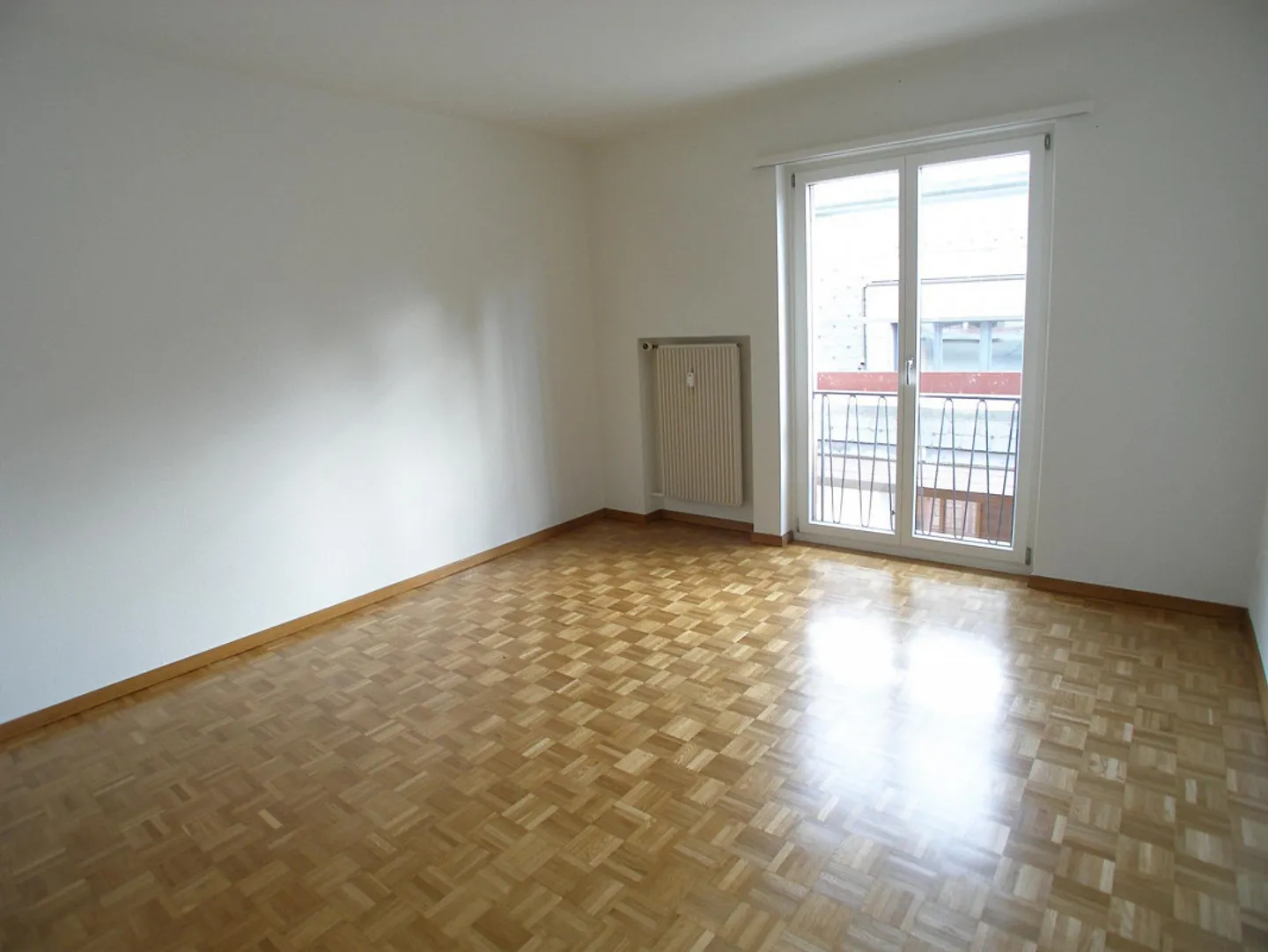Helle 3-Zimmerwohnung mit Balkon in ruhigem Quartier in Allschwil - Foto 4 von 11