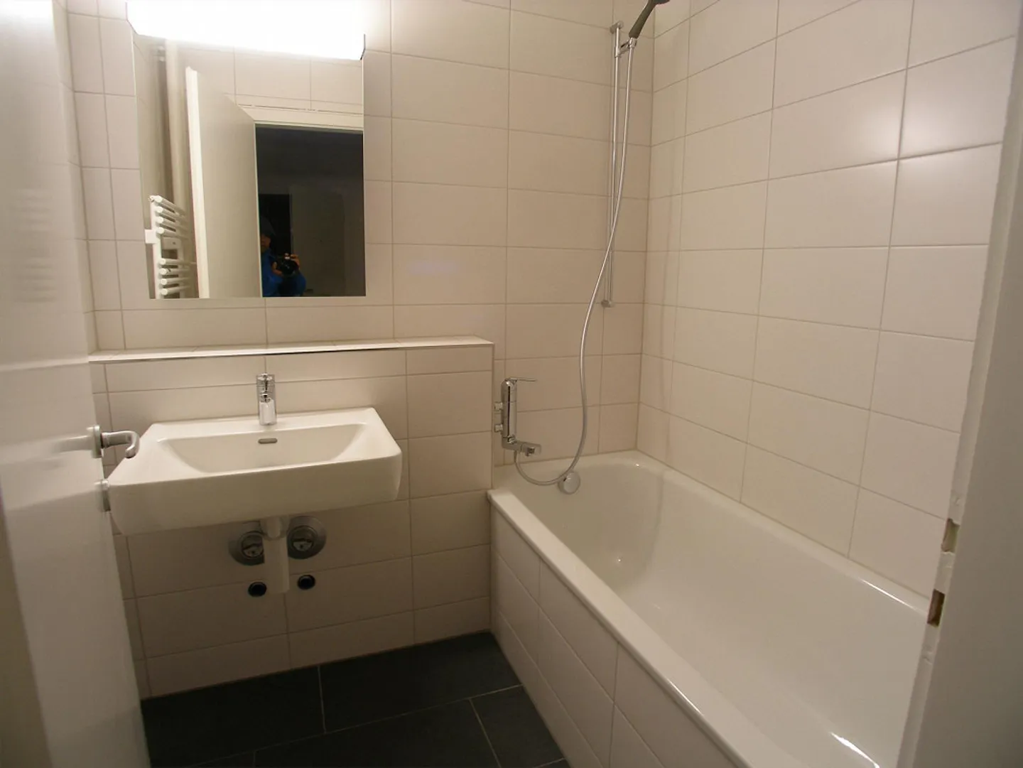 Helle 3-Zimmerwohnung mit Balkon in ruhigem Quartier in Allschwil - Foto 6 von 11