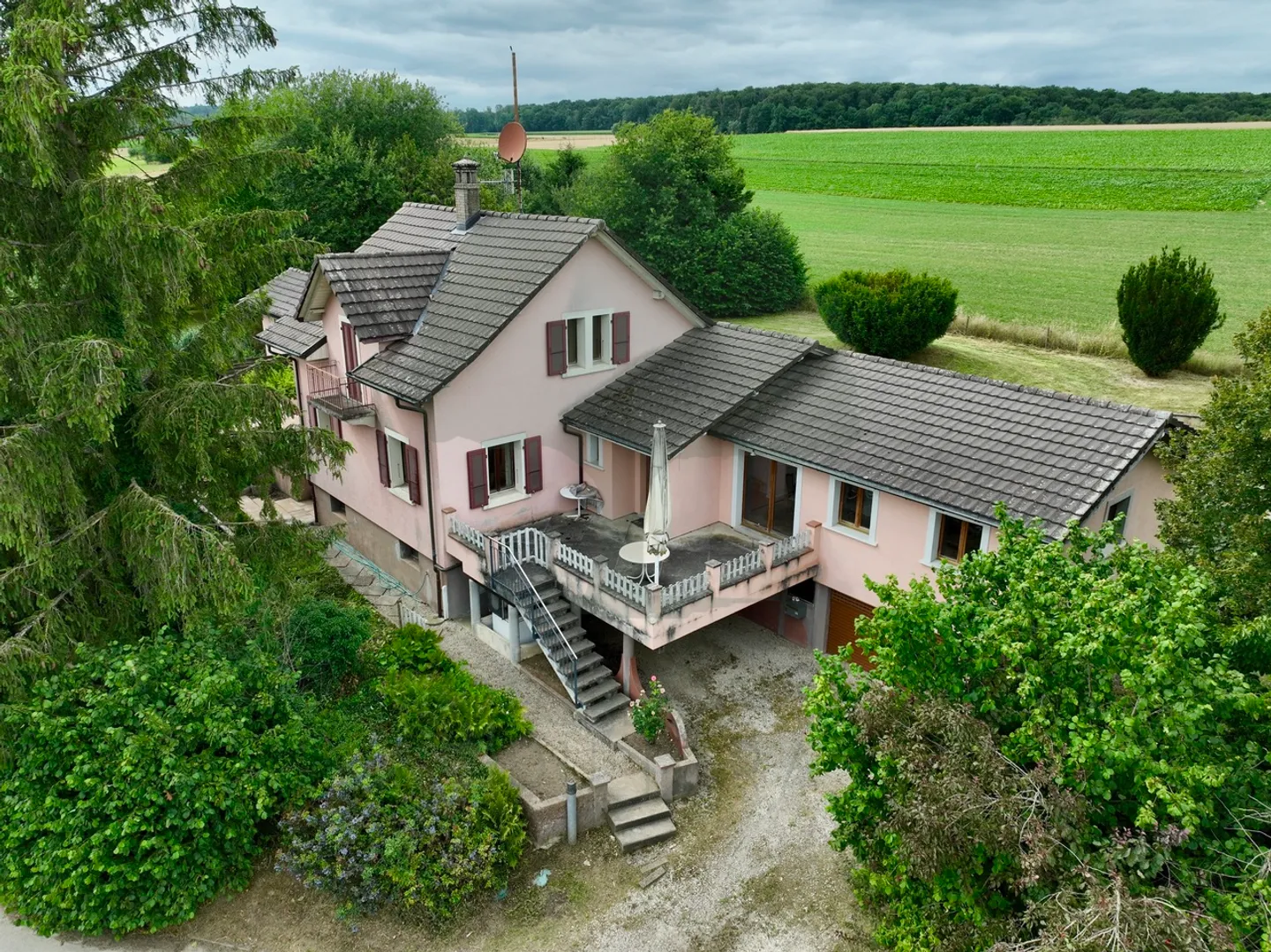 Villa con giardino da sogno a Montignez - Foto 1 di 13