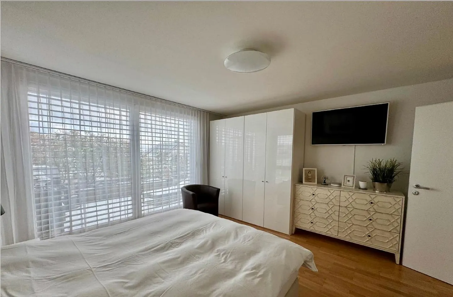 Exclusive Rental Apartment with Lake View in Bäch near Wollerau (SZ) - Photo 12 of 17