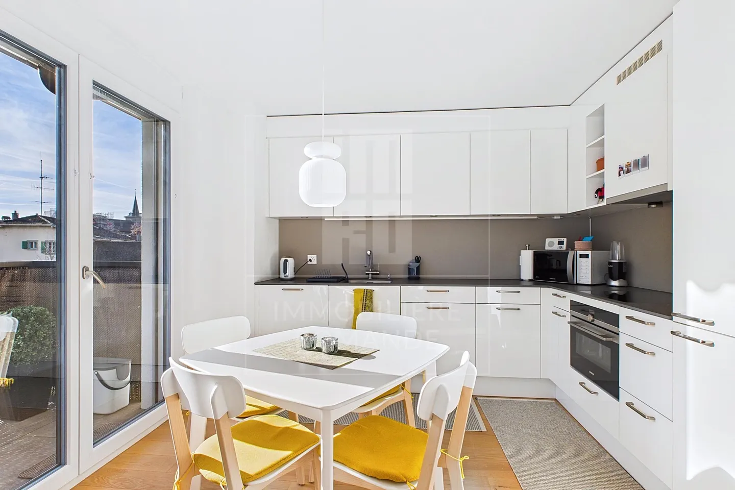 Charming 3.5 Room Apartment - Photo 2 of 11