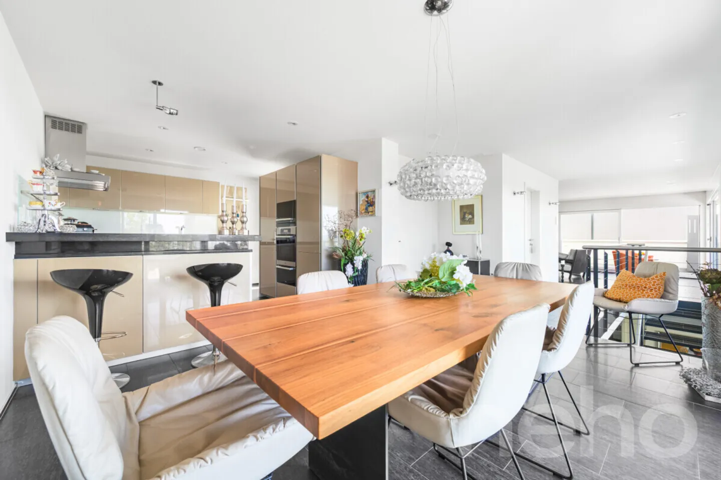 Wunderschöne Terassenwohnung mit traumhaftem Ausblick auf die Berge - Foto 2 von 13