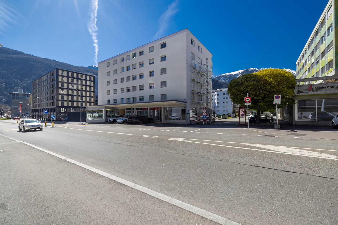 Commercial Space in Martigny - Photo 1 of 13