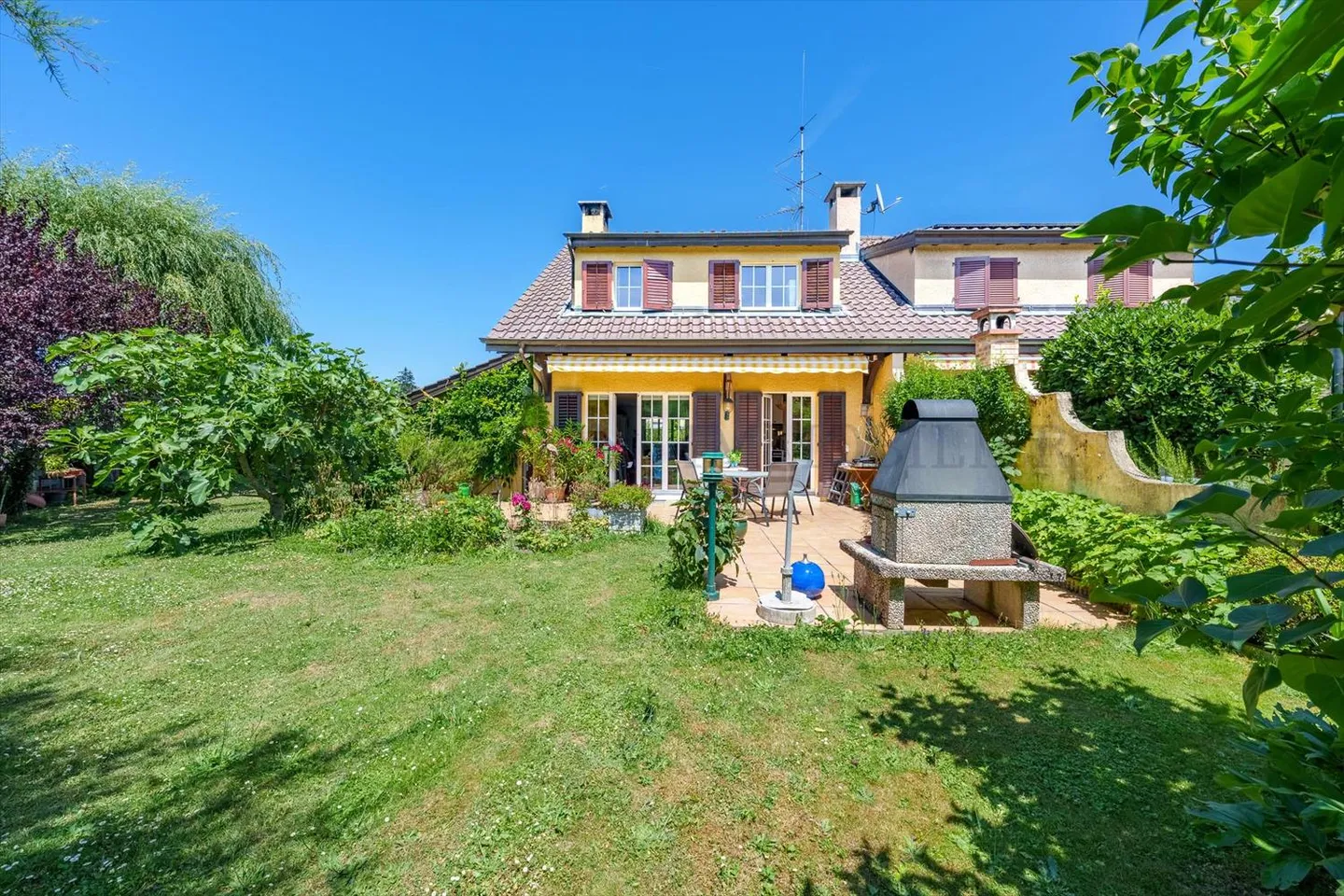 ESCLUSIVITÀ!! Villa tradizionale molto piacevole con 7 stanze - Foto 1 di 8