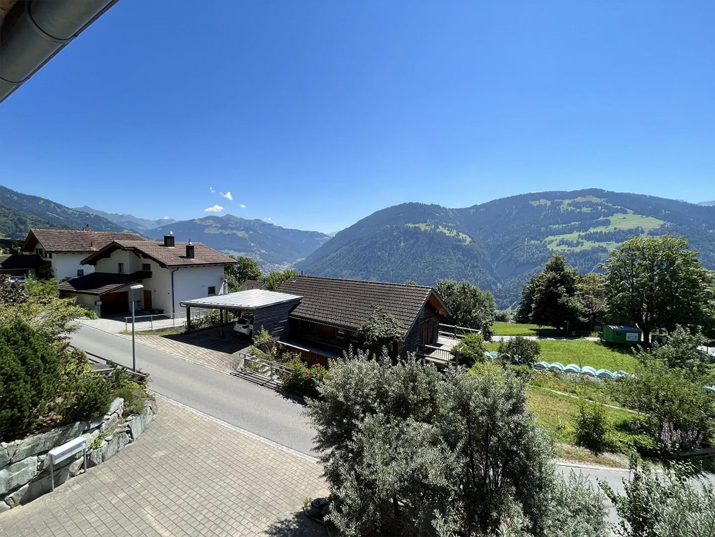 Living and relaxing in an exclusive and modern 2-family house - Photo 2 of 11