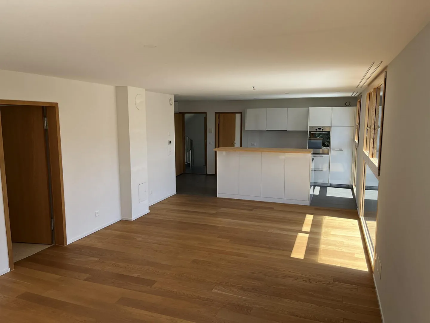 Living and relaxing in an exclusive and modern 2-family house - Photo 5 of 11