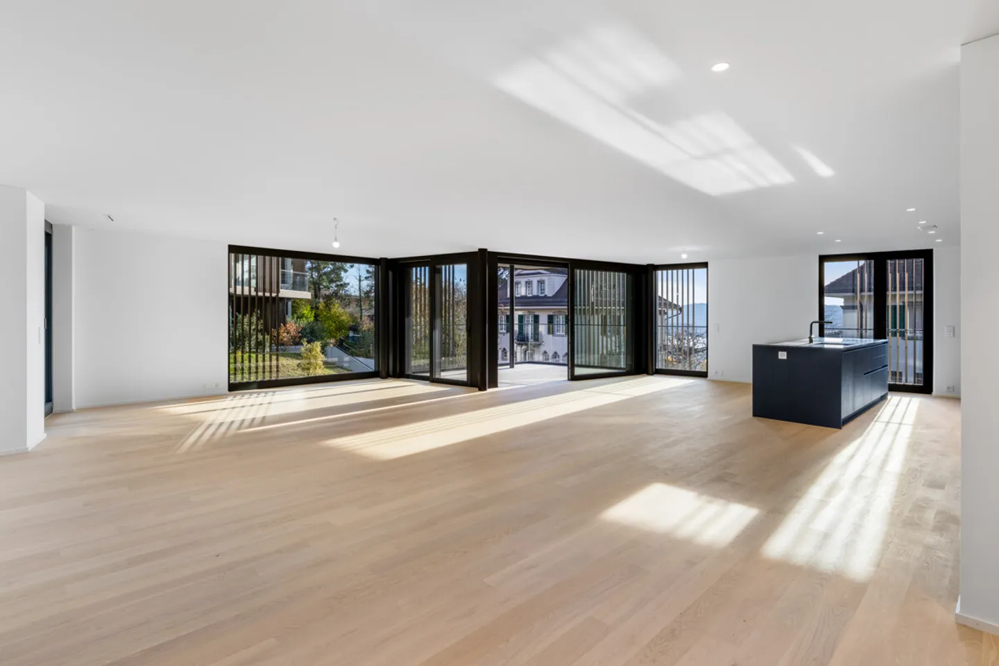 Zürichberg: modern rental apartment with balcony in a quiet location - Photo 2 of 8