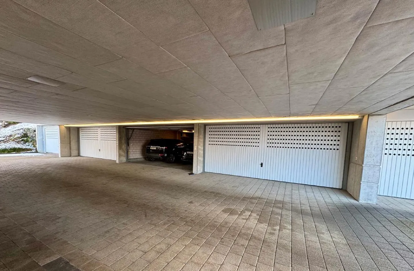 Exclusive Rental Apartment with Lake View in Bäch near Wollerau (SZ) - Photo 15 of 17