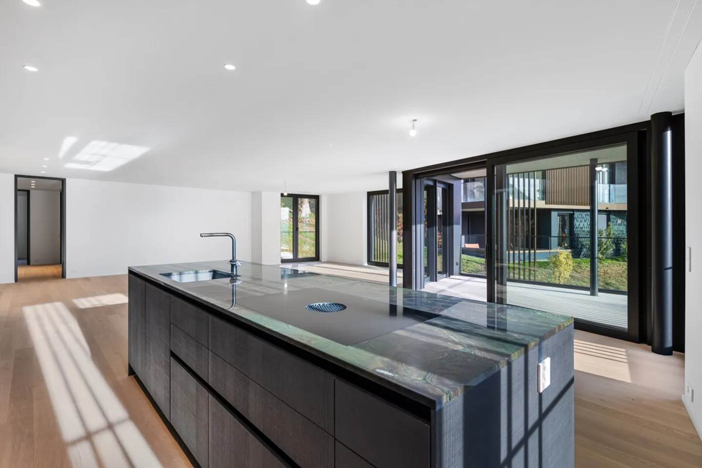 Zürichberg: modern rental apartment with balcony in a quiet location - Photo 3 of 8