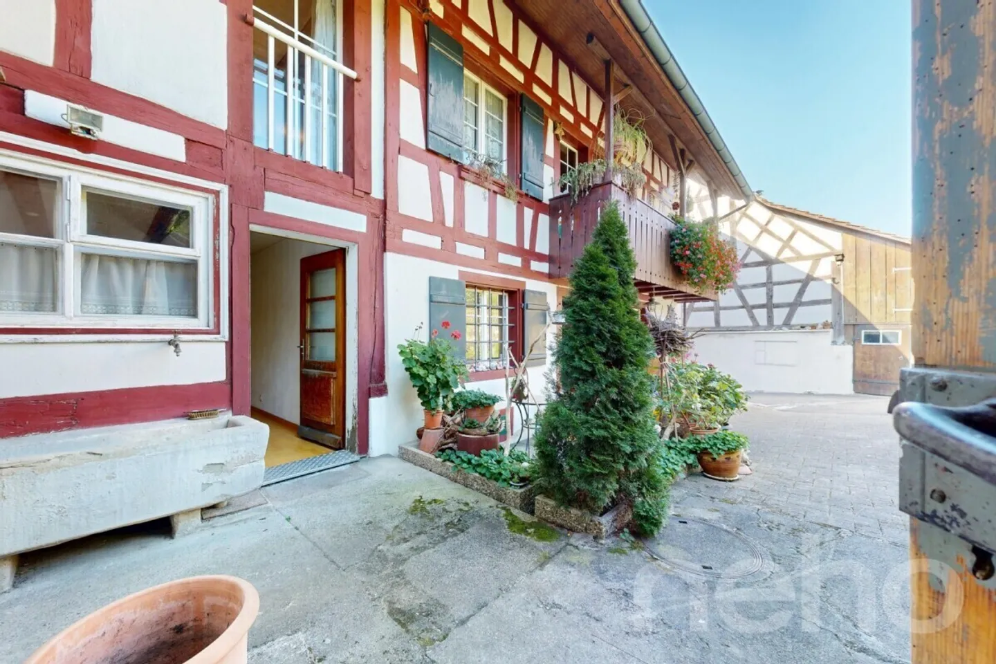 Casa a schiera affascinante con giardino a Truttikon ZH - Foto 1 di 11