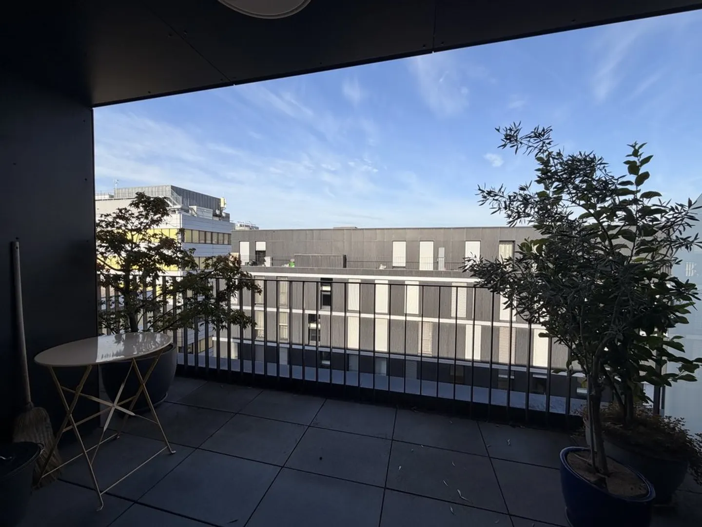 Charming Apartment with Balcony - Photo 4 of 8