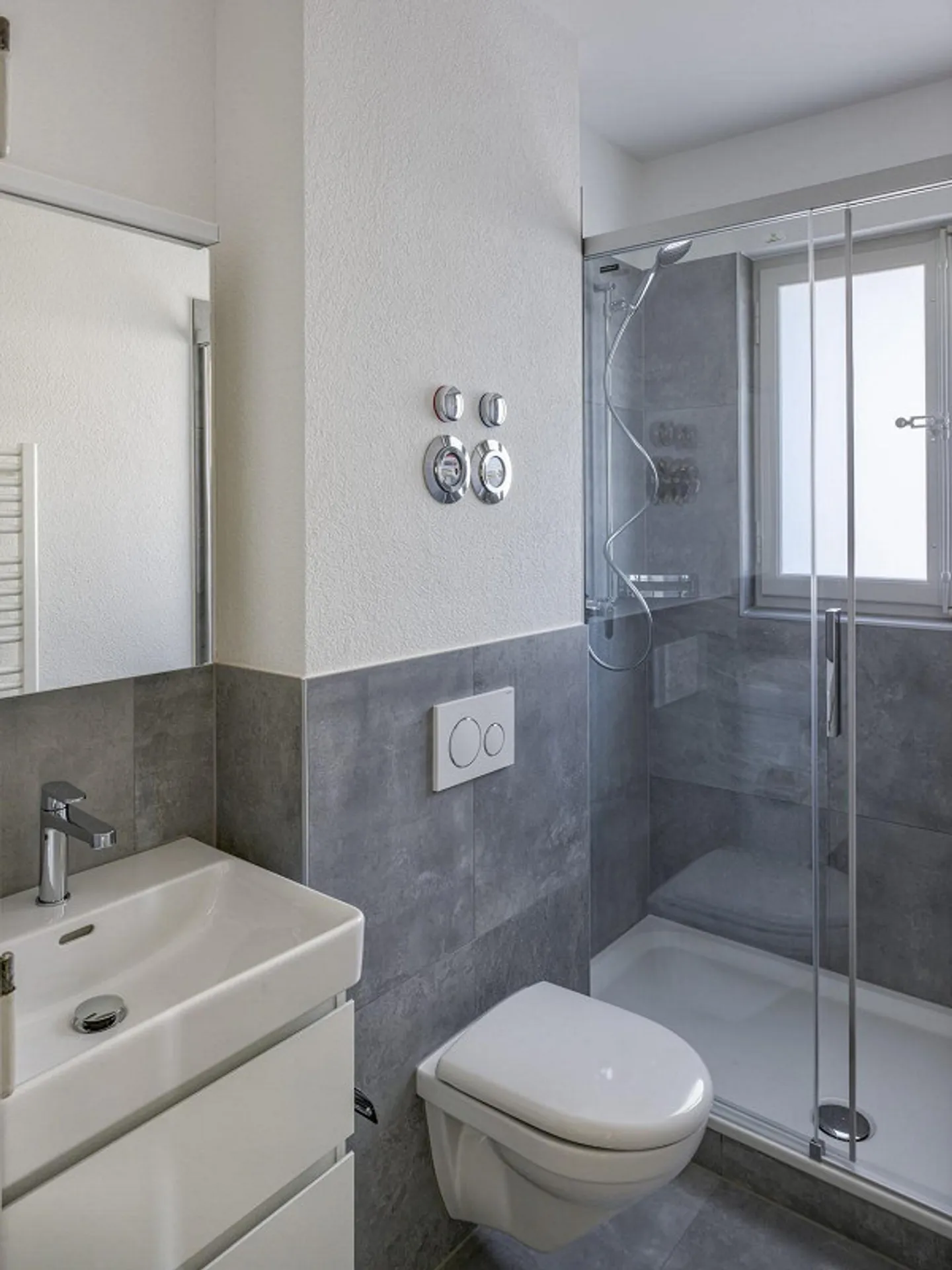 Bright 2-room apartment in the Monbijou district - Photo 2 of 5