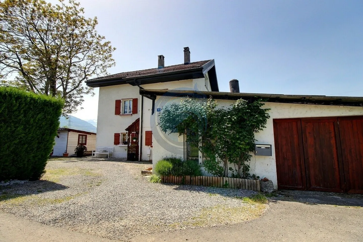 STUNNING INDIVIDUAL HOUSE WITH CHARACTER - Photo 3 of 22
