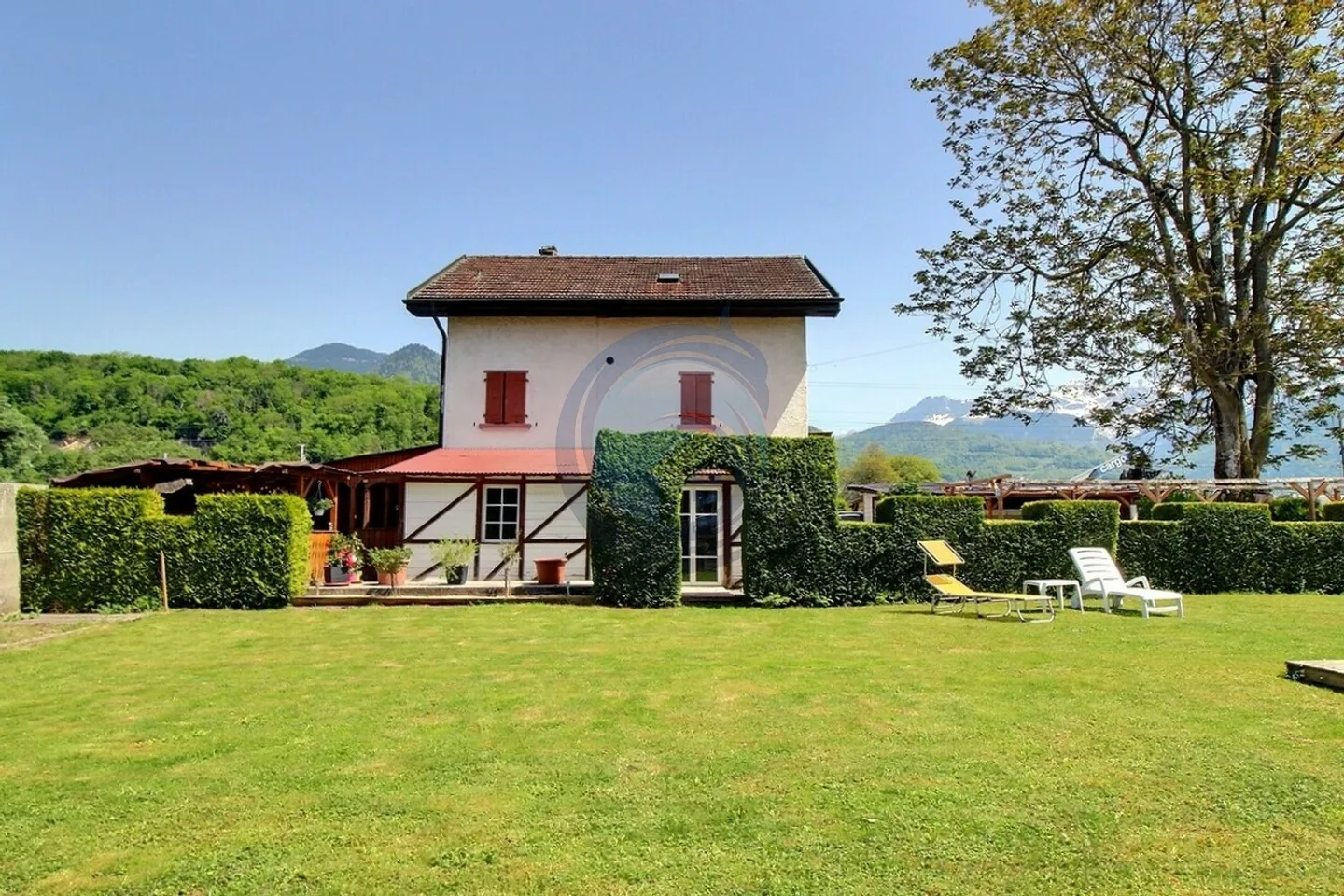 STUNNING INDIVIDUAL HOUSE WITH CHARACTER - Photo 5 of 22