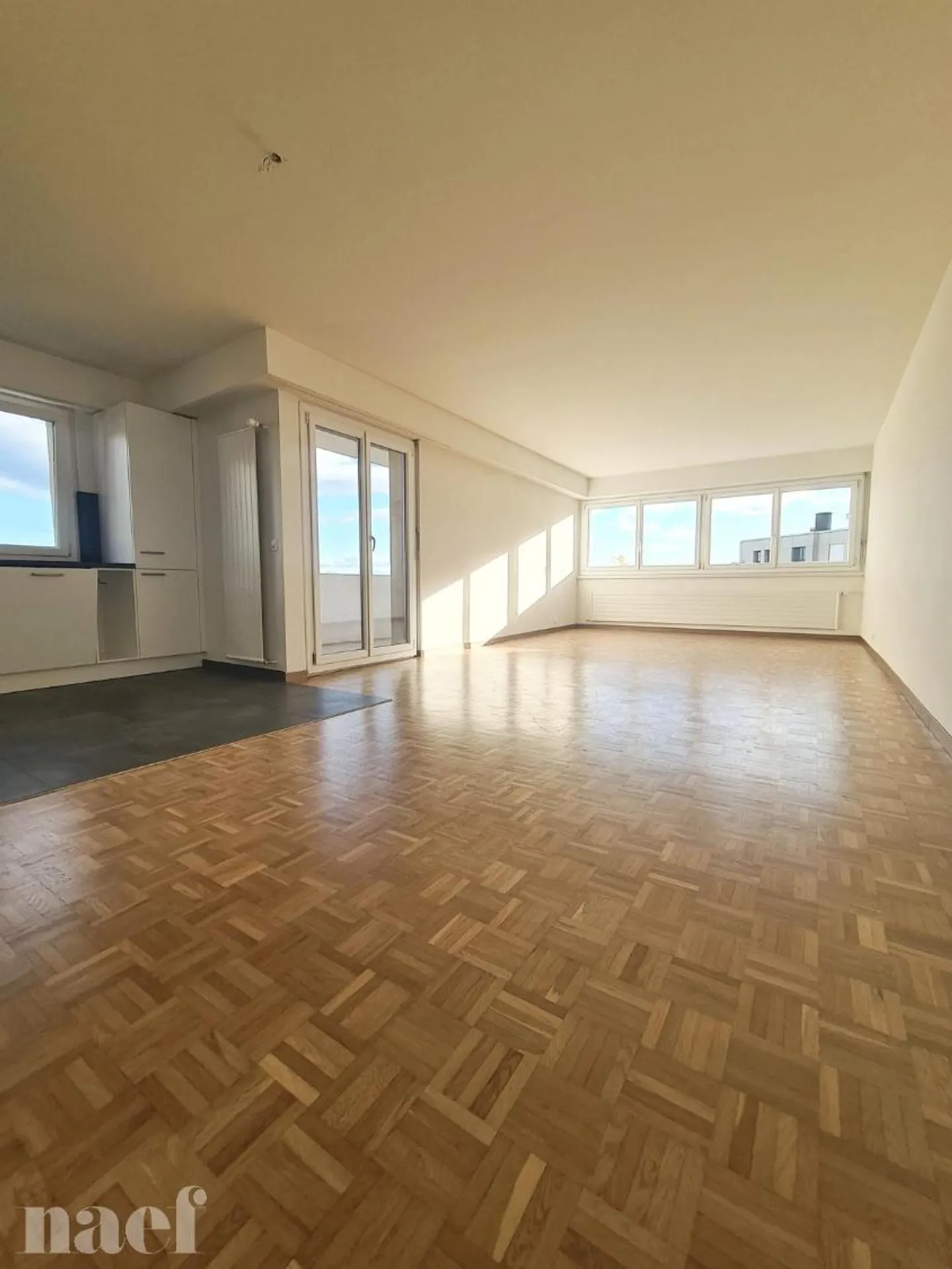 Appartamento con 3 Camere e Vista Lago - Foto 3 di 9