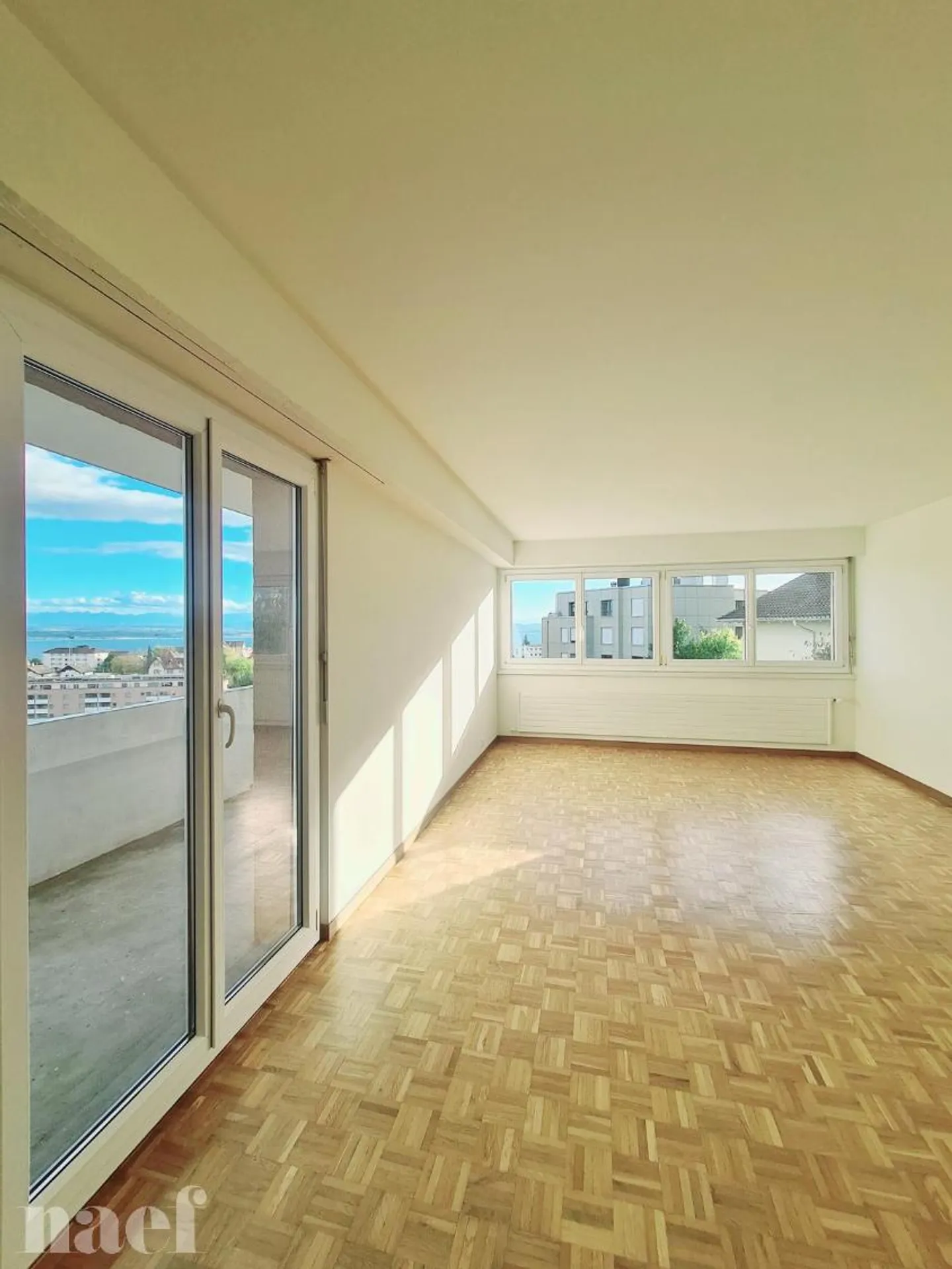 Appartamento con 3 Camere e Vista Lago - Foto 4 di 9