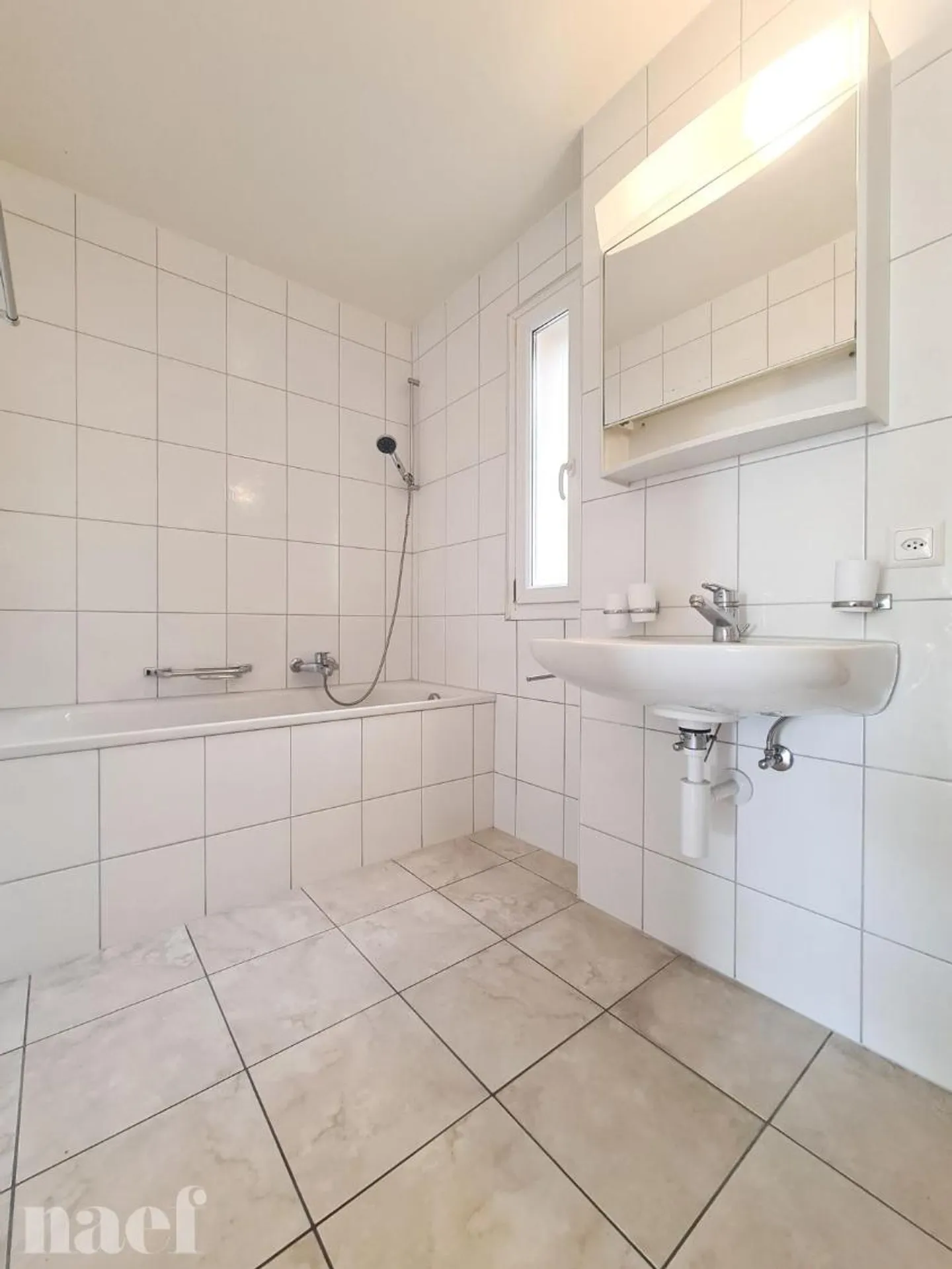 Appartamento con 3 Camere e Vista Lago - Foto 7 di 9