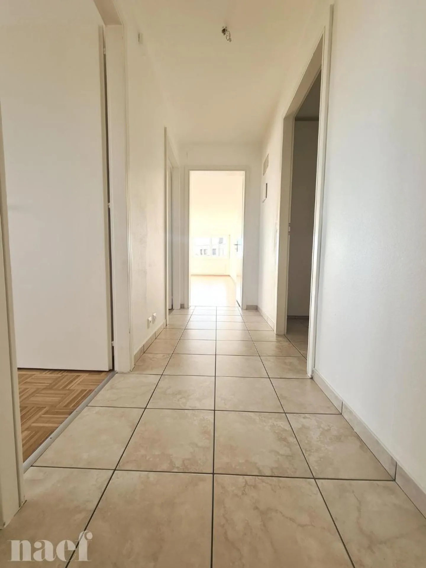 Appartamento con 3 Camere e Vista Lago - Foto 8 di 9