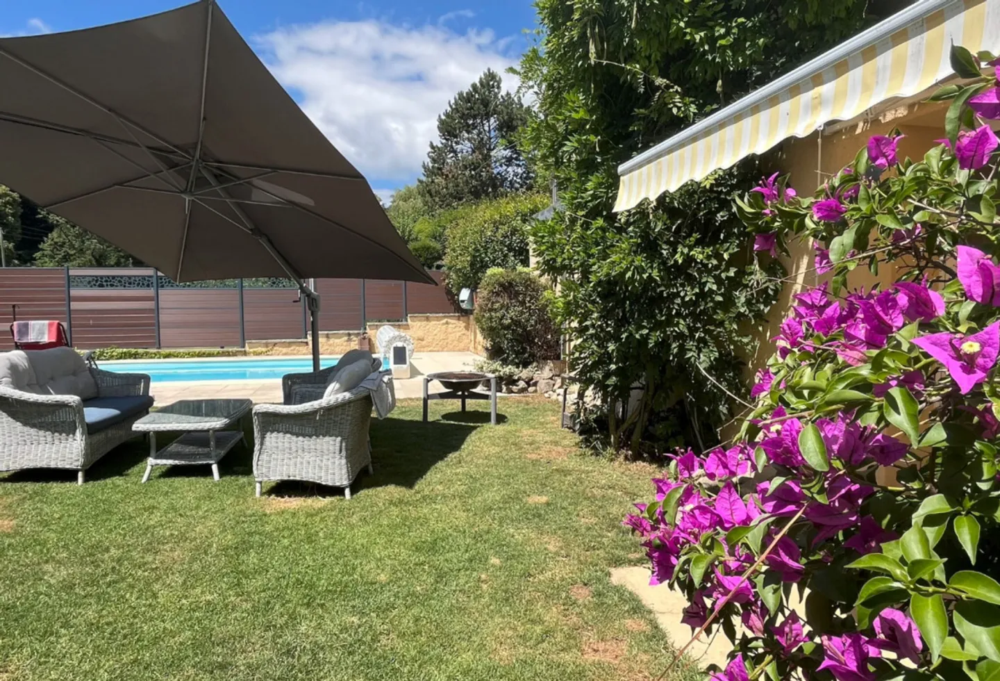 Magnifica villa con piscina a Valeyres-sous-Montagny - Foto 2 di 23