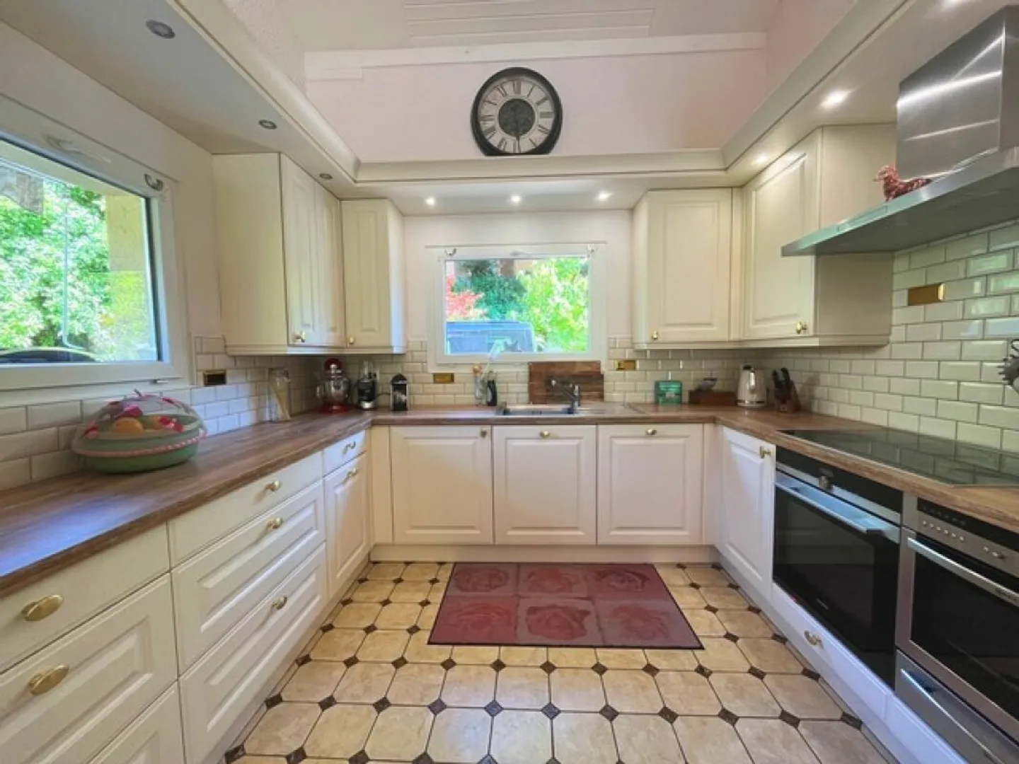 Magnifica villa con piscina a Valeyres-sous-Montagny - Foto 12 di 23