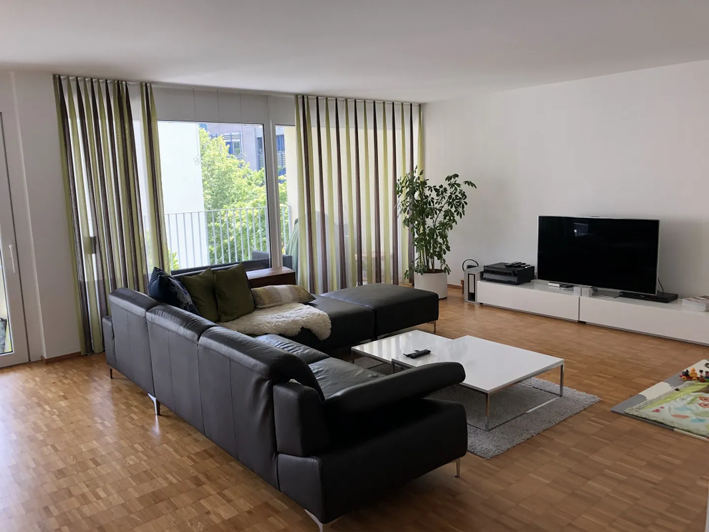 Spacious 4.5-room apartment in a family-friendly neighborhood - Photo 2 of 11