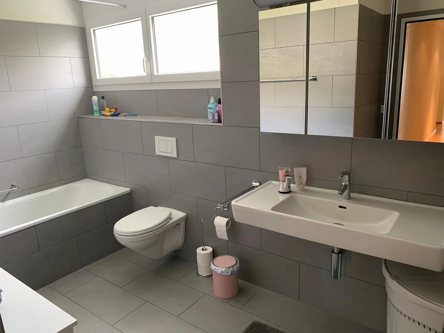 Spacious 4.5-room apartment in a family-friendly neighborhood - Photo 3 of 11