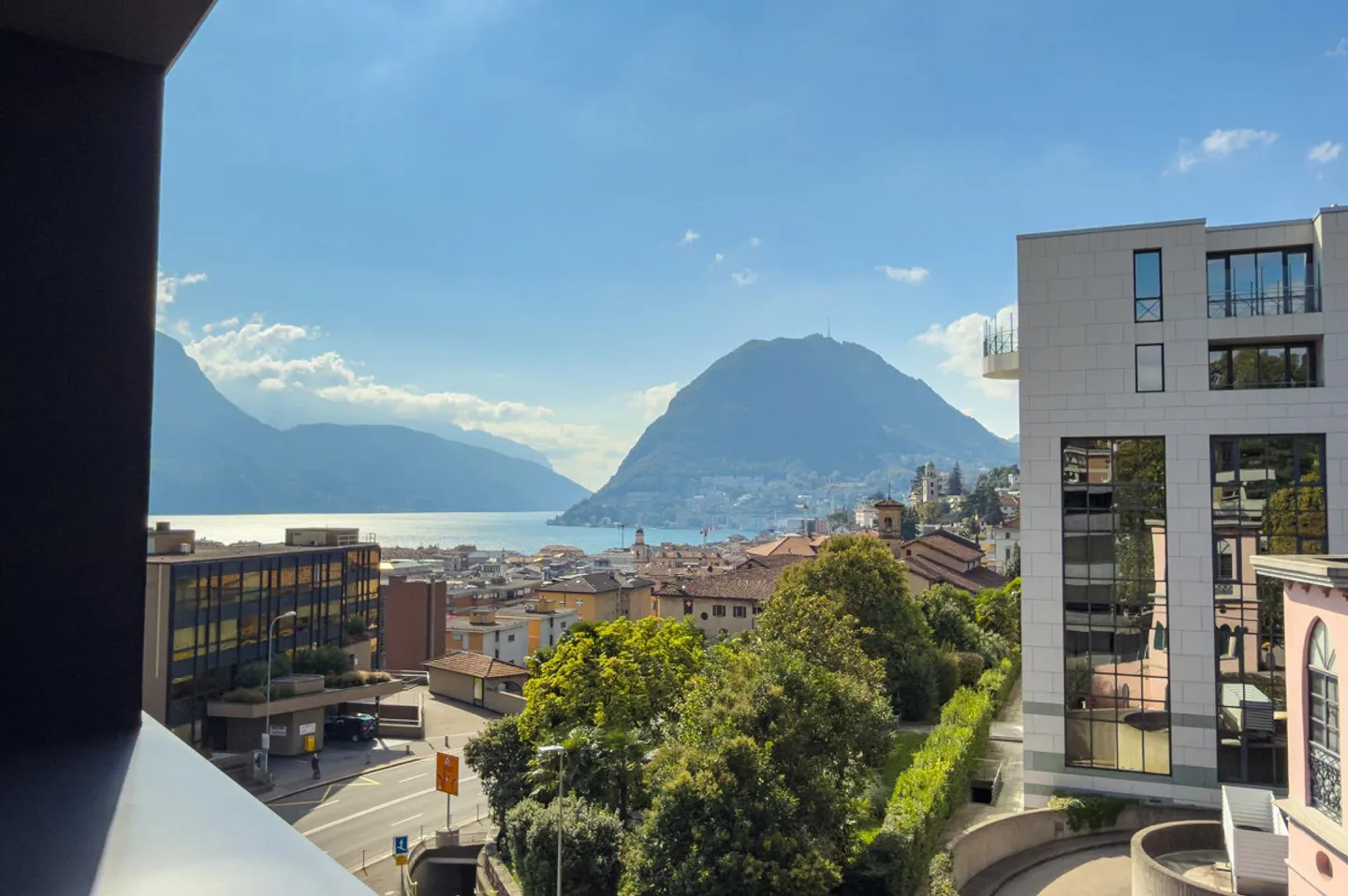 Penthouse with Lake View, 3.5 Rooms for Rent in Lugano - Photo 9 of 11