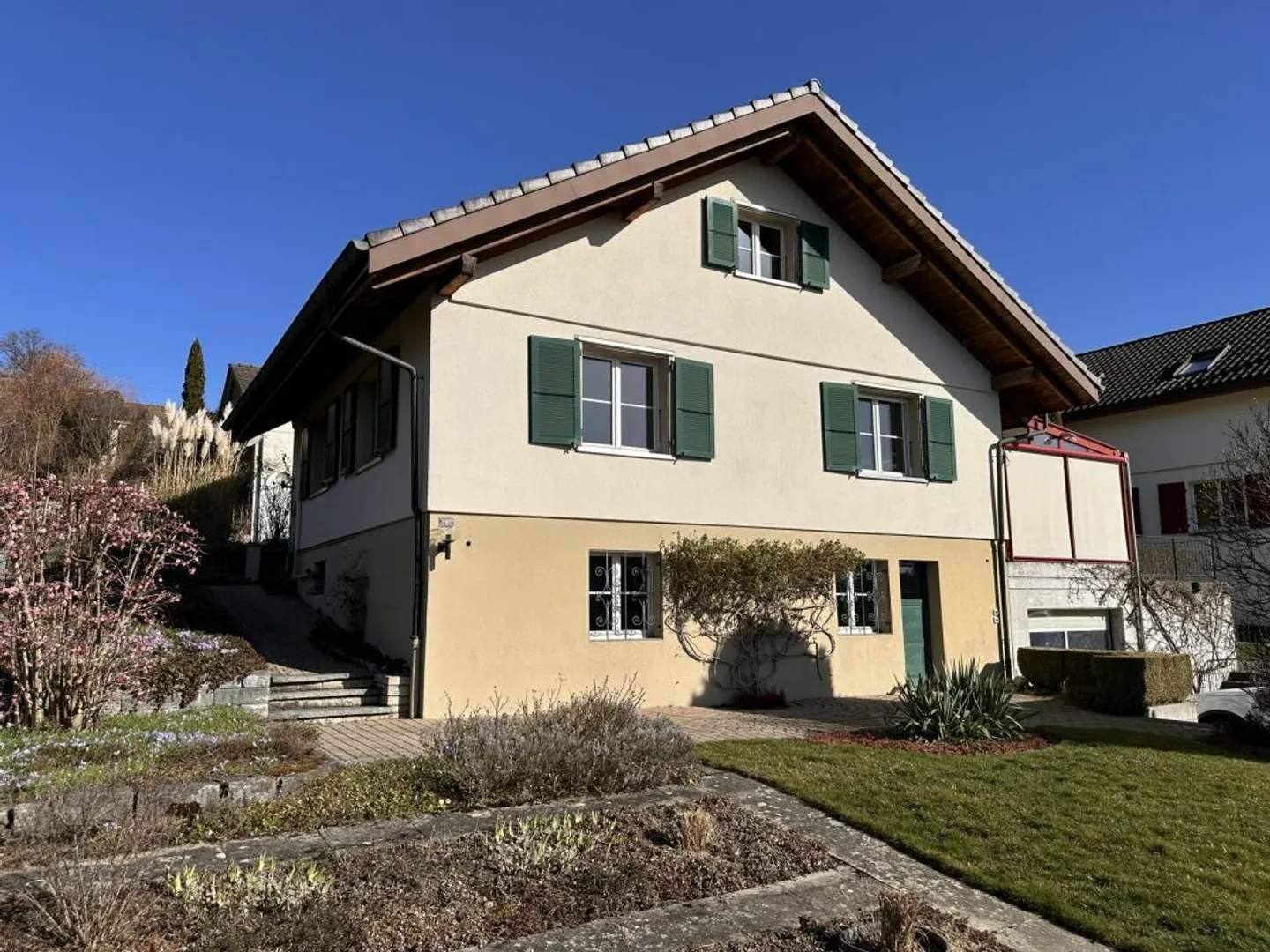 Maison individuelle, 1952, bien entretenue, dans un merveilleux quartier résidentiel - Photo 1 sur 12