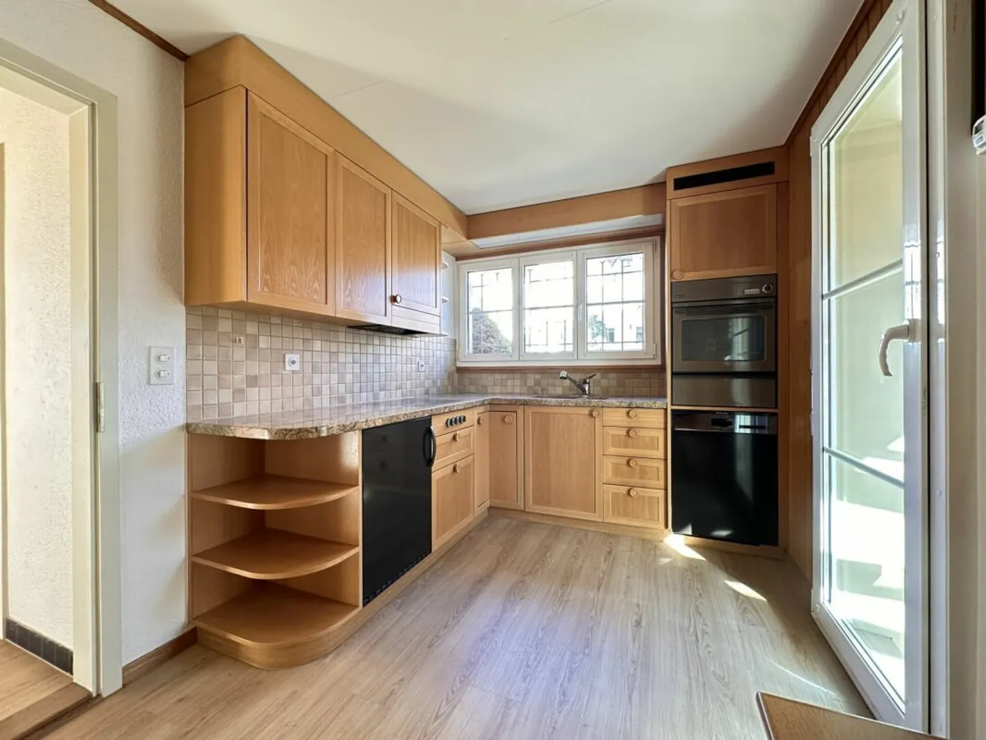 Maison individuelle, 1952, bien entretenue, dans un merveilleux quartier résidentiel - Photo 2 sur 12