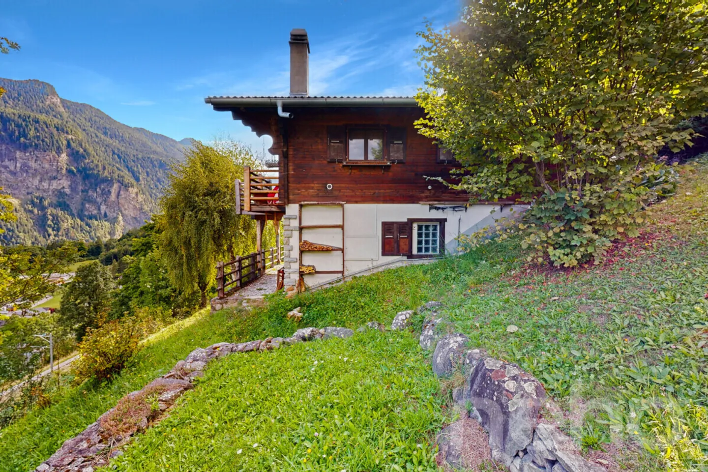 Salvan, magnifica proprietà con vista mozzafiato e ambiente verdeggiante - Foto 2 di 12
