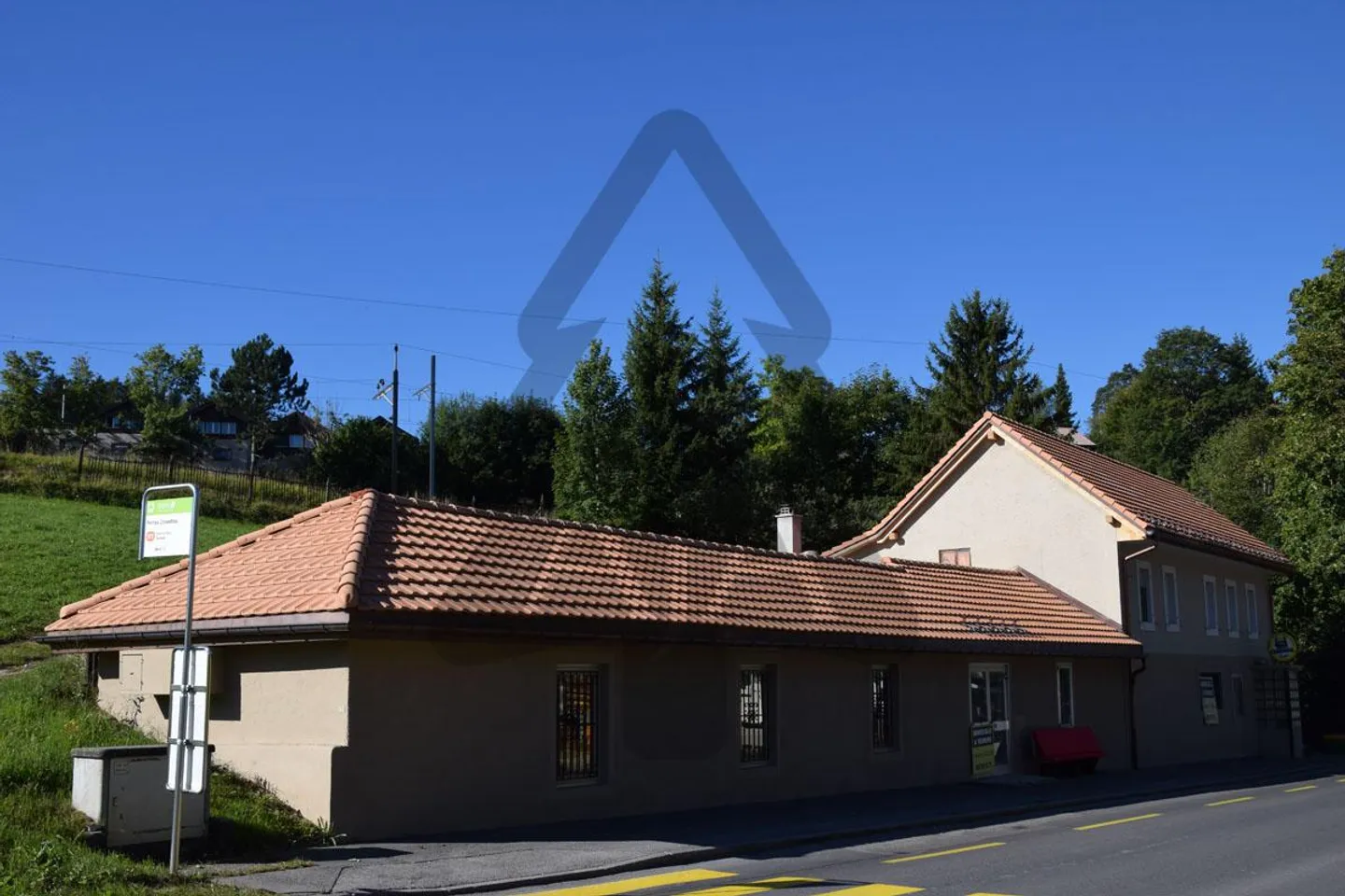 La Chaux-de-Fonds, edificio commerciale molto ben posizionato (affittato) - Foto 1 di 11