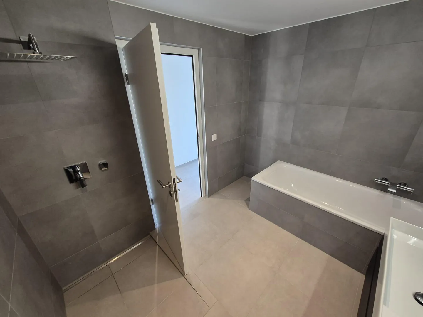 Condo à vendre, Av. Edouard-Dubois 5, 2000 Neuchâtel, Suisse (Neuchâtel, Suisse) - Photo 2 sur 4