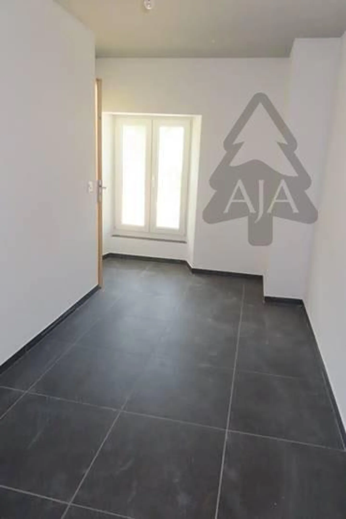 La Chaux-de-Fonds, edificio commerciale molto ben posizionato (affittato) - Foto 7 di 11