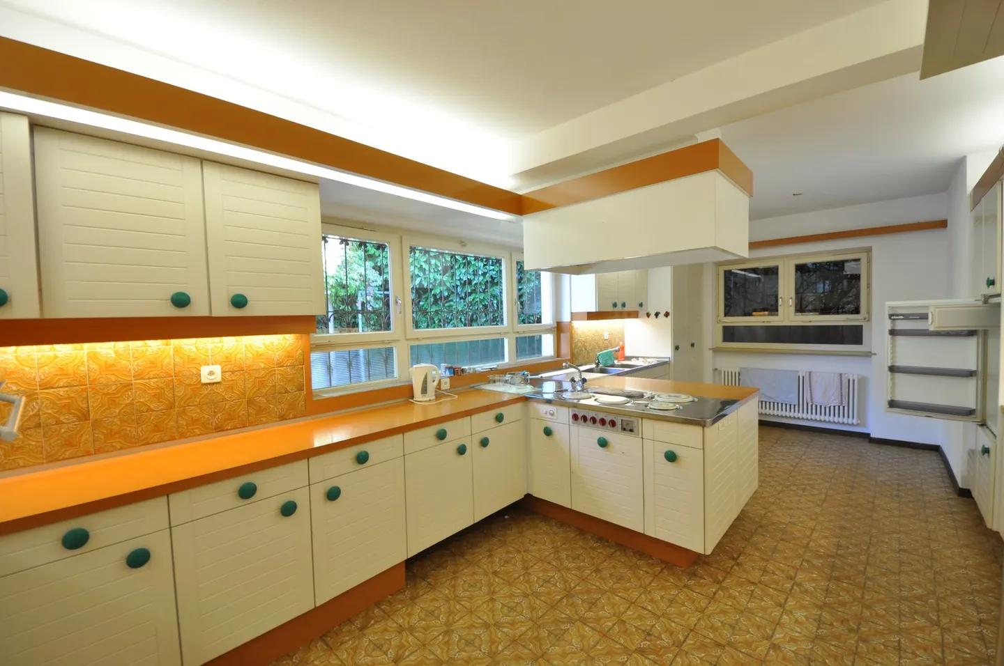 Grande villa con proprietà annessa al lago con cottage e molo a Morcote - Foto 4 di 5