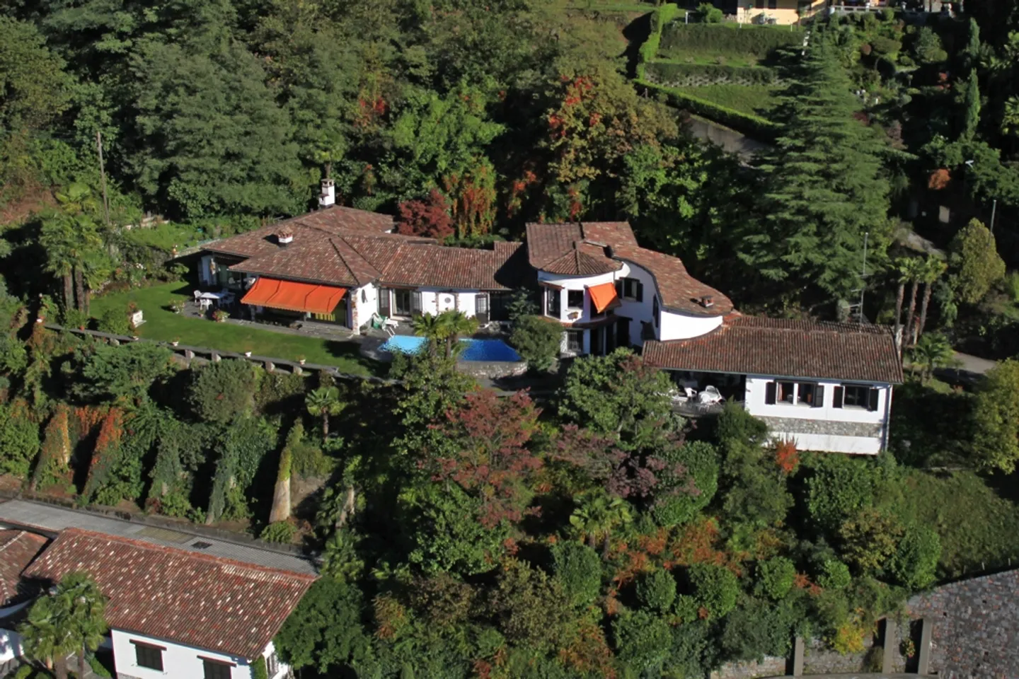 Grande villa con proprietà annessa al lago con cottage e molo a Morcote - Foto 5 di 5