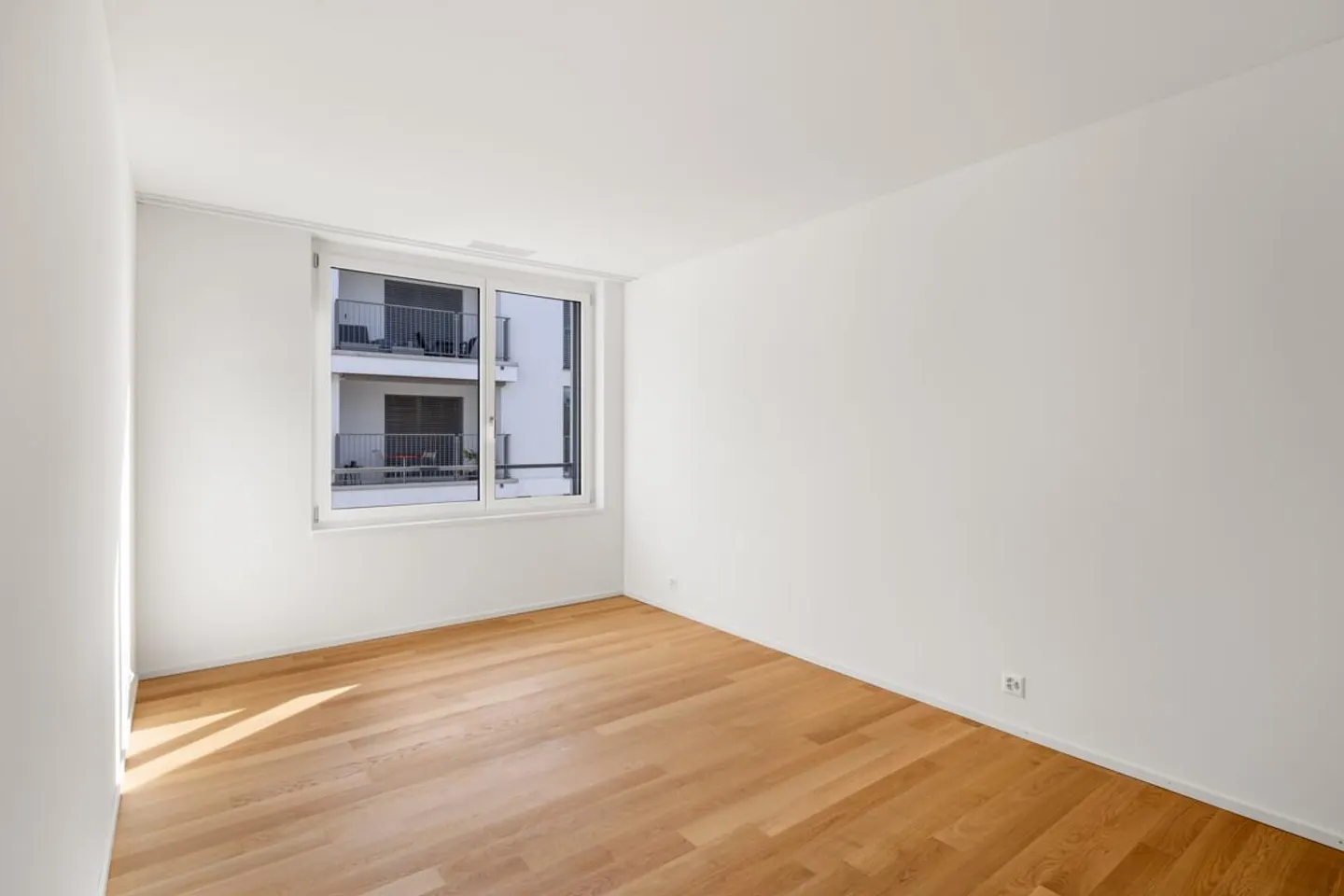 Spacious New Apartment in a Central Location in Bülach - Photo 3 of 7