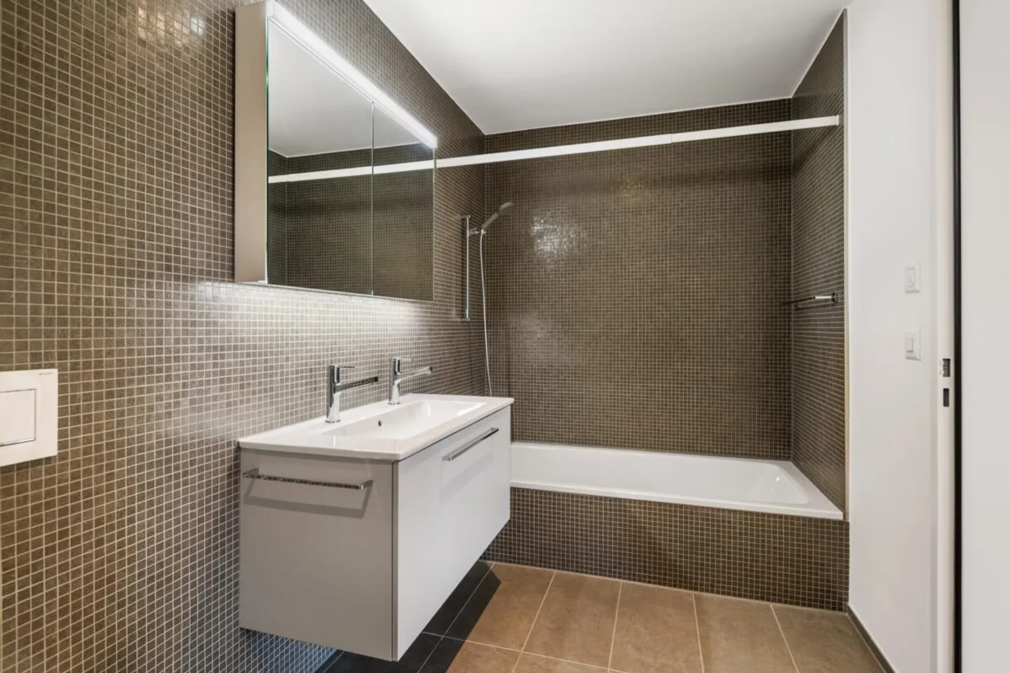 Spacious New Apartment in a Central Location in Bülach - Photo 5 of 7