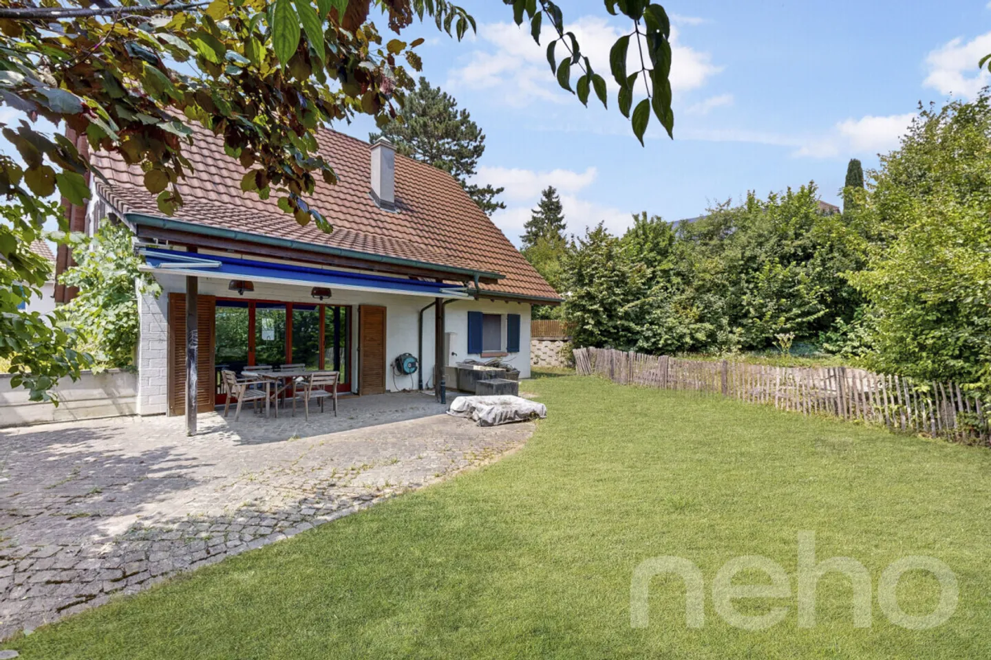 Detached residential paradise with natural pool in a quiet location - Photo 9 of 12