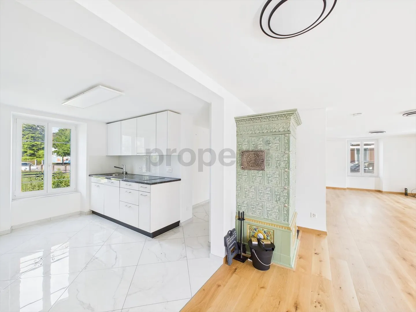 Appartement 2.5 pièces rénové de haute qualité dans une maison historique - Photo 5 sur 12