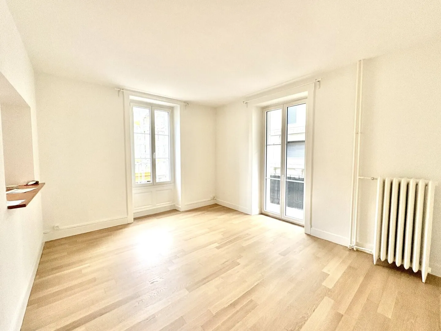 In affitto - Appartamento 4,5 locali al 2° piano nel cuore di Montreux - Foto 2 di 11