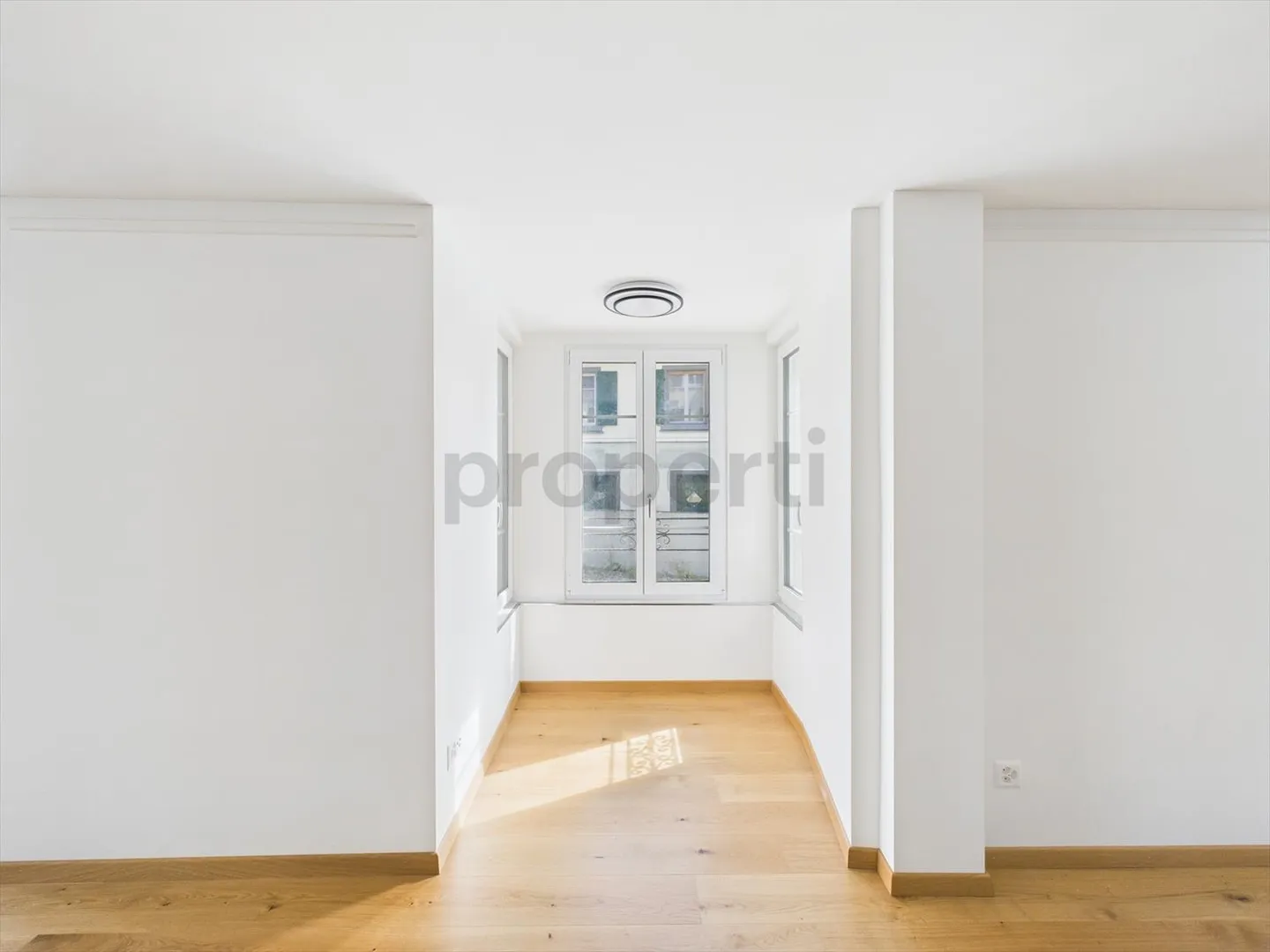 Appartement 2.5 pièces rénové de haute qualité dans une maison historique - Photo 6 sur 12